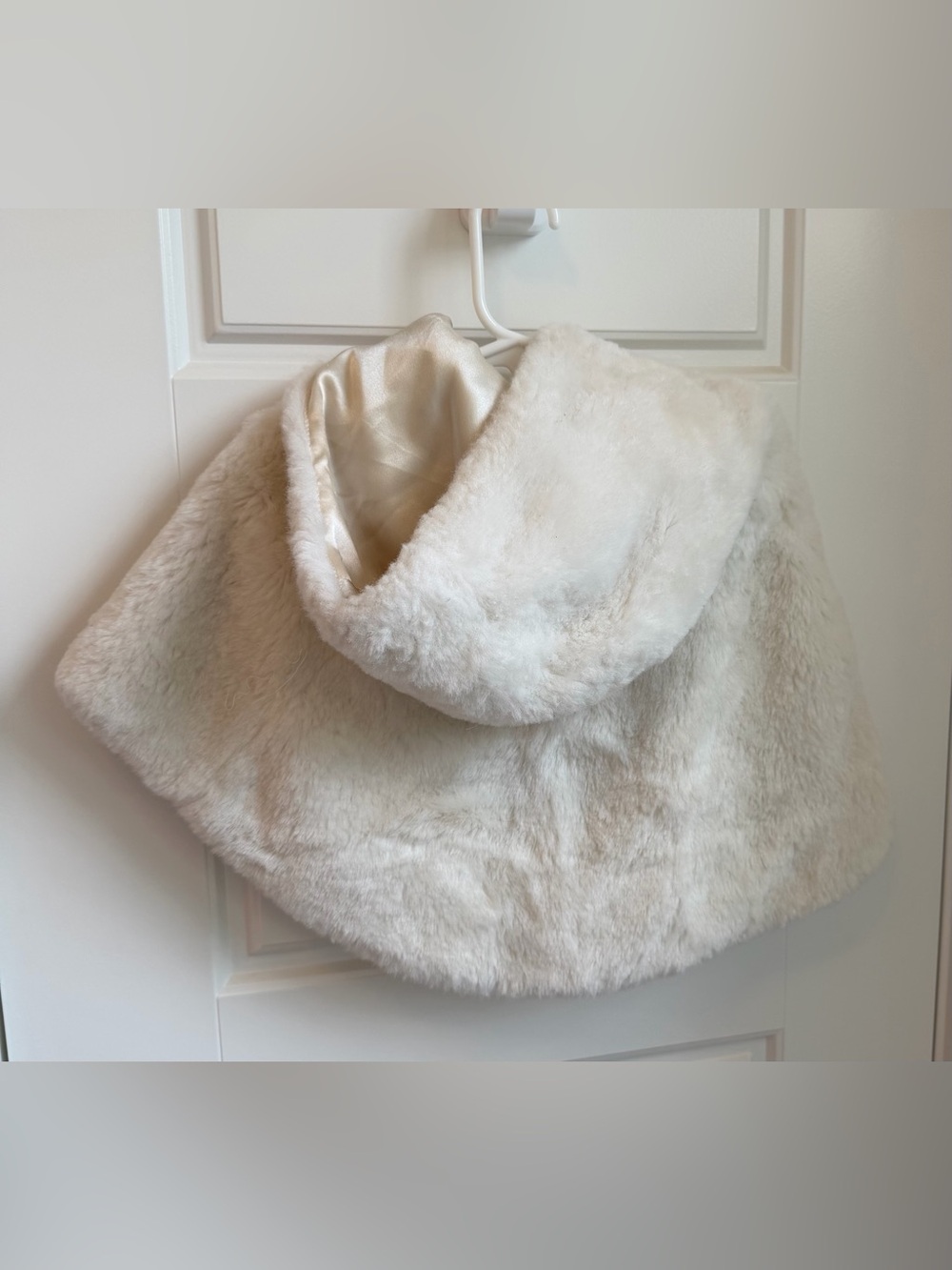 GAP Baby Cream Faux Fur Capelet Satin Lining - Picture 2 of 3